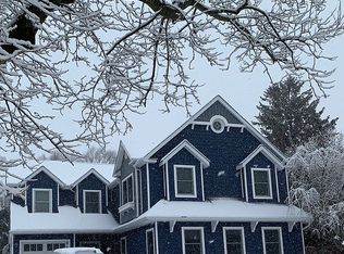 31 Lucille Dr, Sayville, NY 11782