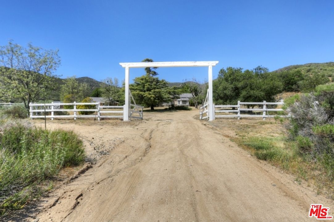 36917 Bouquet Canyon Rd, Santa Clarita, CA 91390 Zillow