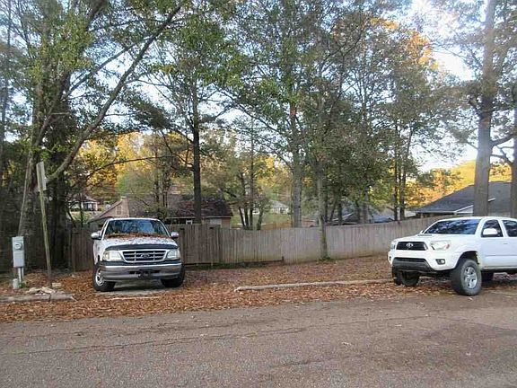 5th image of 111 Newport Cir