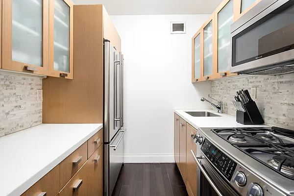 Rented by Douglas Elliman | media 8