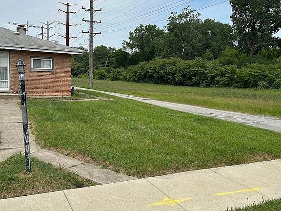 3rd image of 16112 Wolcott Ave