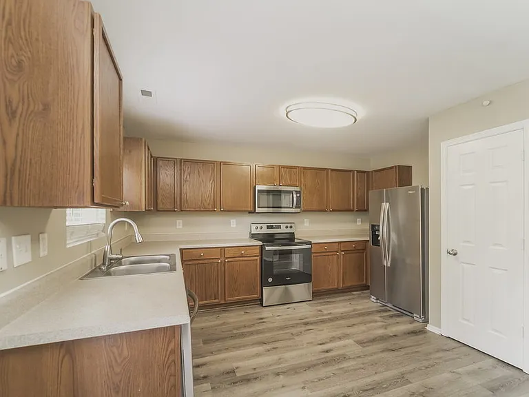 3804 Larkhaven Village Dr — Photo 7