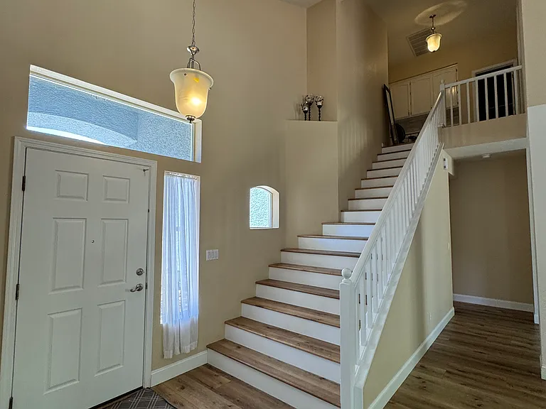 1370 Kerslake Cir — Photo 4