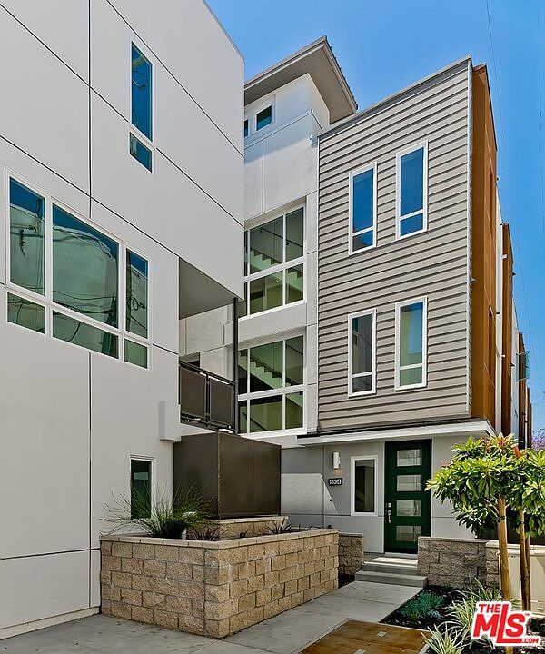 1st image of 6904 N Tierno Ln