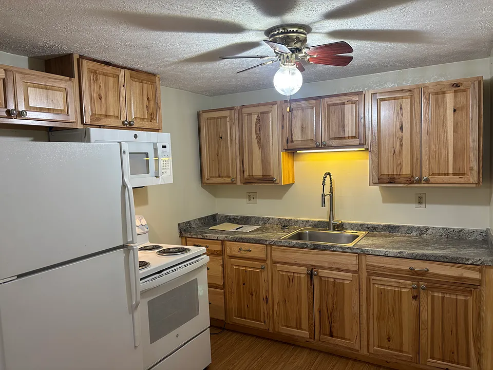 100 Strawberry Ave #4