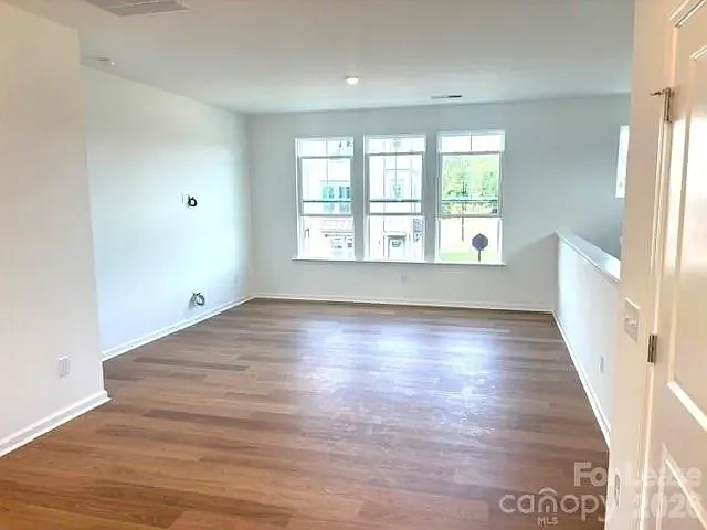 416 Silver Star Blvd — Photo 9