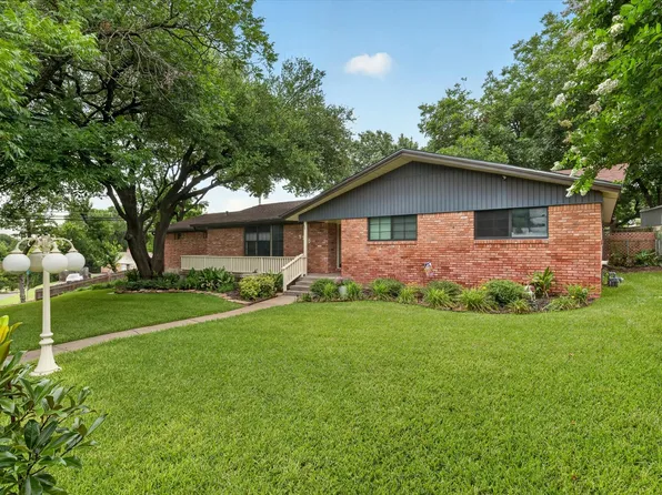 9700 Brookwood Cir, Woodway, TX 76712