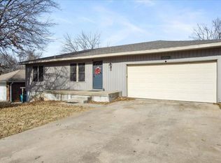 2557 W Primrose Ln, Springfield, MO 65807