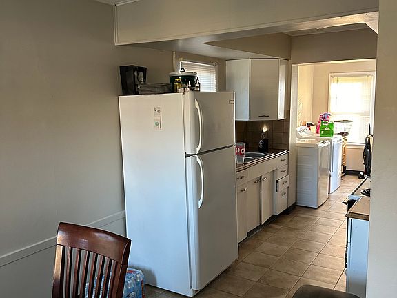 3rd image of 4943 Virginia Ave