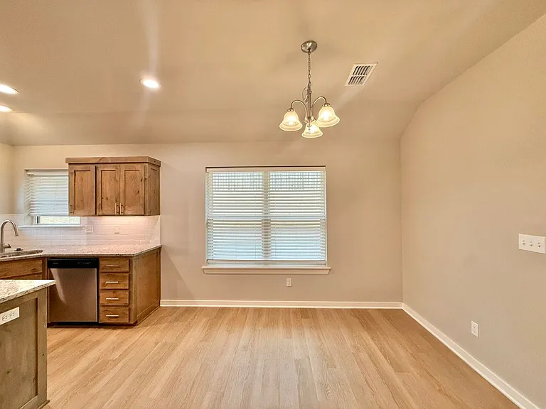 4822 FM 346 E — Photo 6