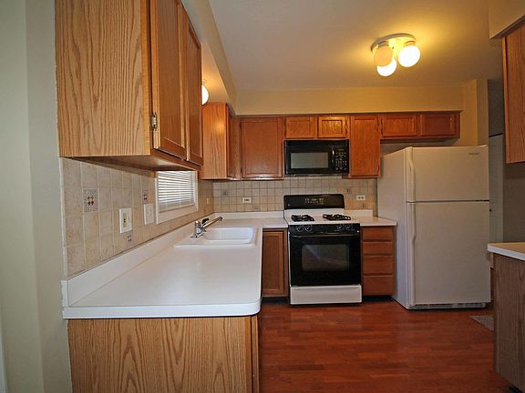 5th image of 3272 N Carriageway Dr