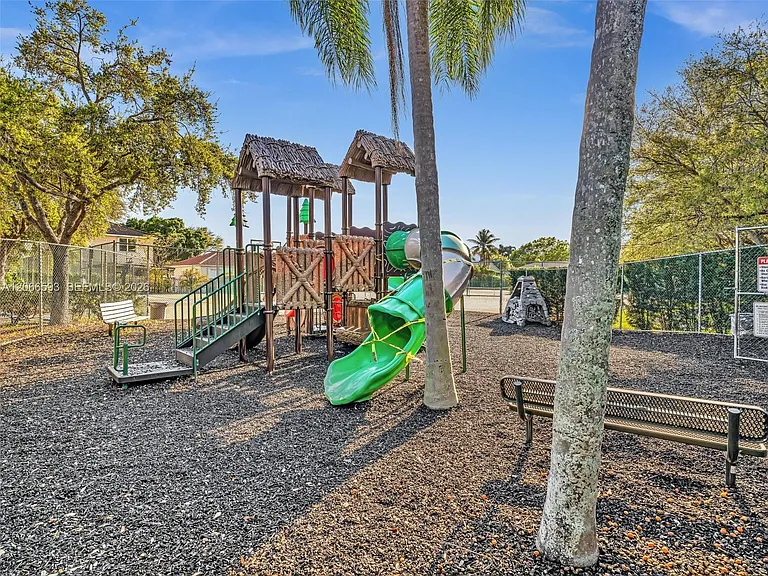 4807 SW 34th Ave — Photo 25