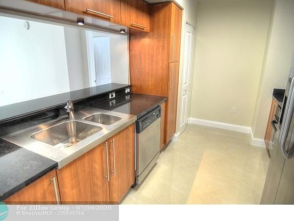 3rd image of 600 W Las Olas Blvd APT 1105