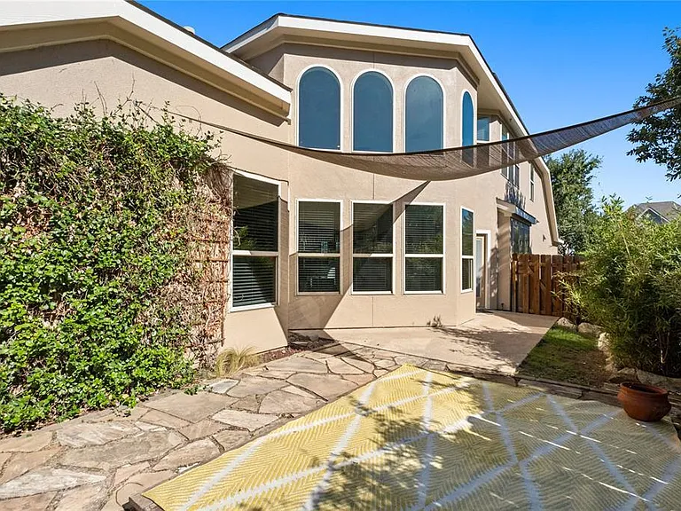 15201 Joseph Dr — Photo 32