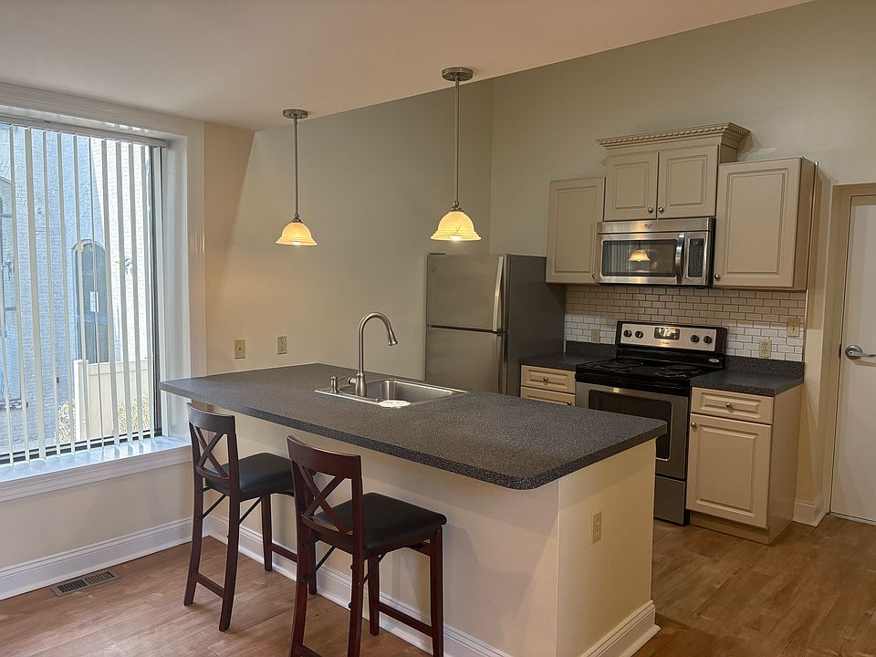 1st image of 800 James Ave APT 2116