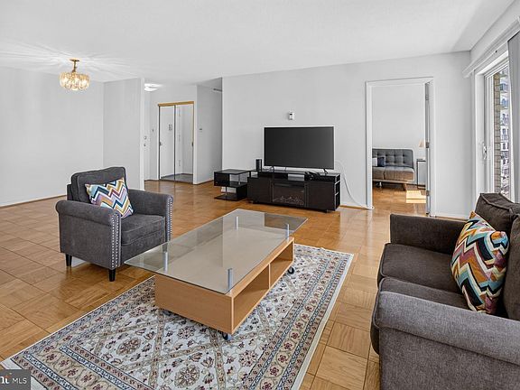 2nd image of 1121 University Blvd W APT 1013-B
