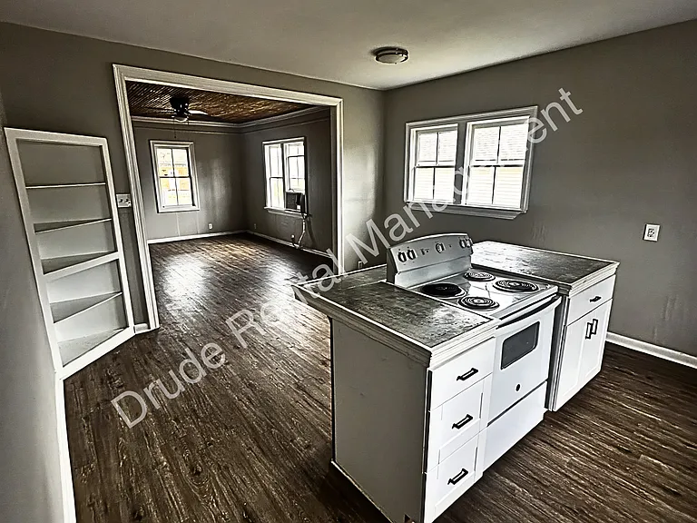 408 E Michigan St — Photo 8