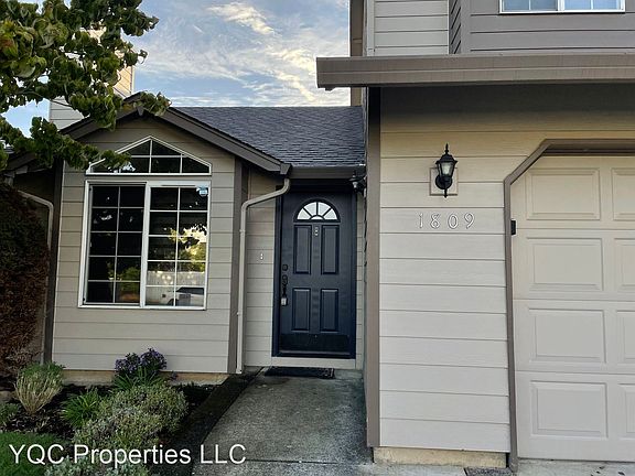 3rd image of 1809 SE 169th Ave