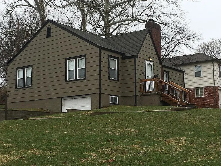 5253 N Spruce Ave — Photo 2
