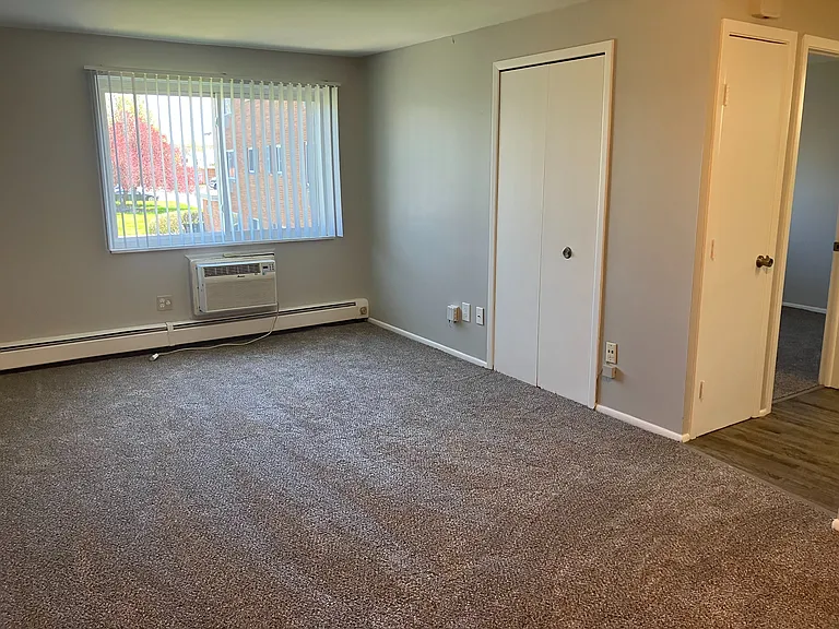 Valley York Apartments — Photo 27