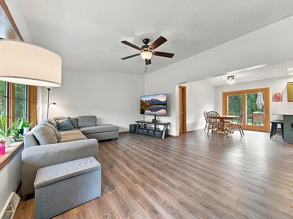 5th image of 208 Willow Ln