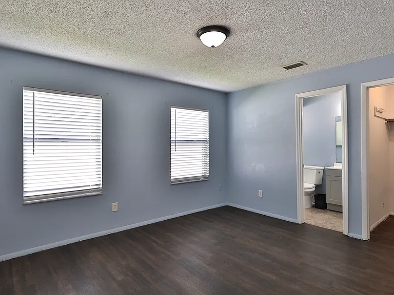 1404 Dexter Dr N — Photo 11