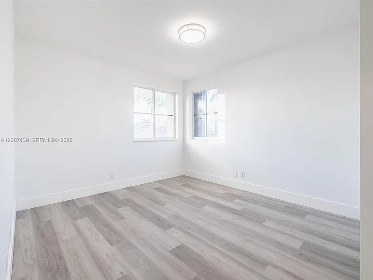 801 Tanglewood Cir — Photo 37