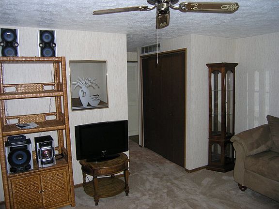 4th image of 2439 Thornton Ave
