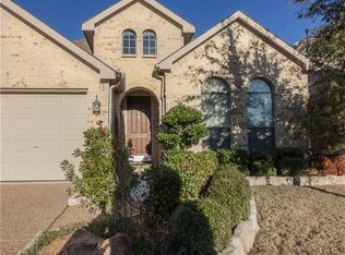 7068 Bethlehem Dr, Grand Prairie, TX 75054