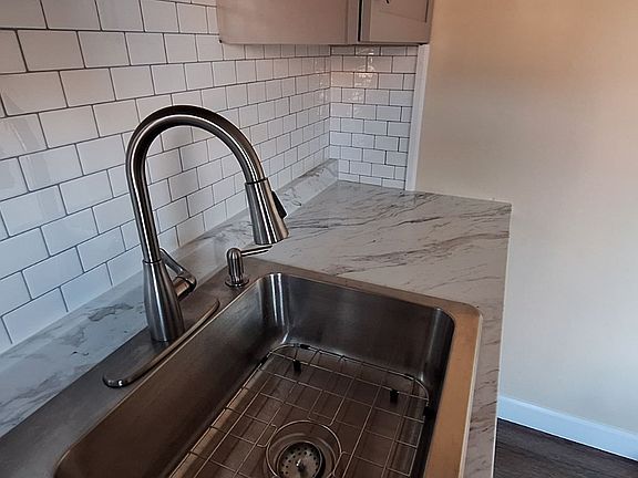 New sink, faucet and backsplash
