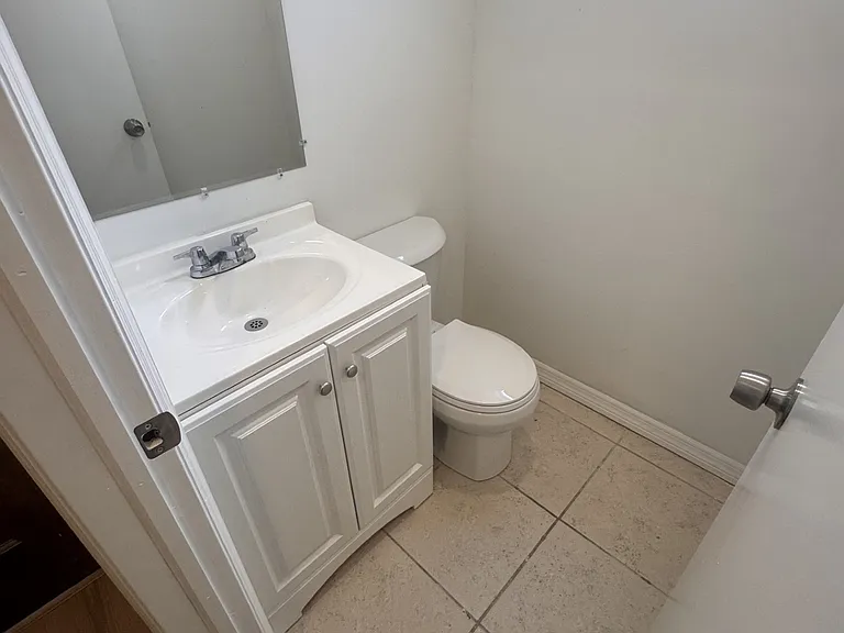 200 SW 20th Ave #2 — Photo 2