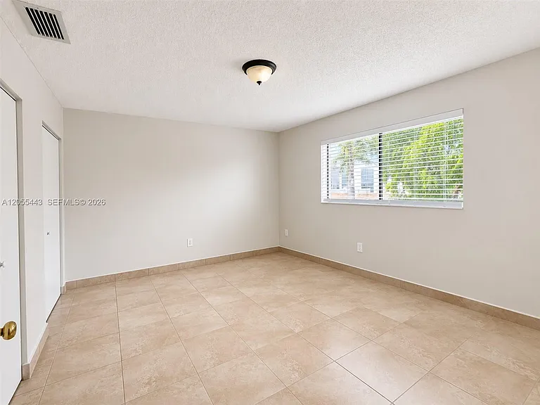 1521 W 42nd Pl #18 — Photo 15