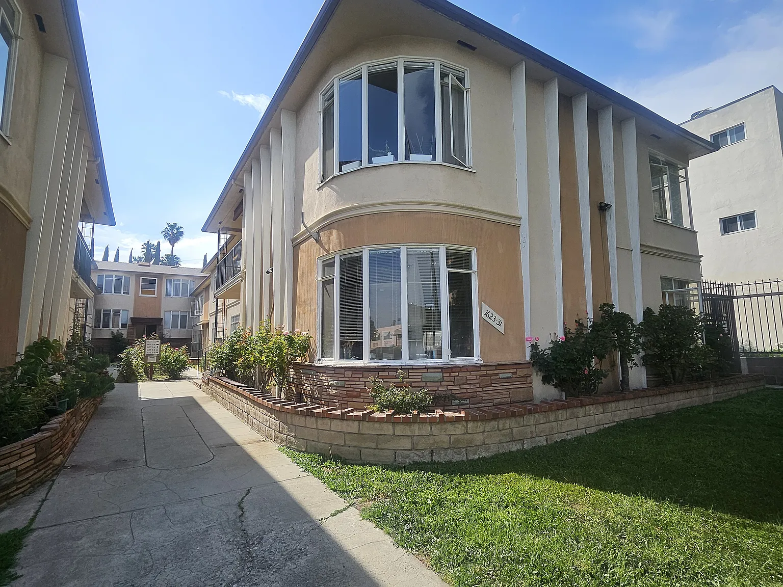1 bed, 575 sqft, $1,695 — Photo 2