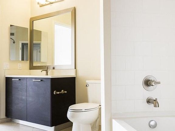 4th image of 2921 District Ave #100