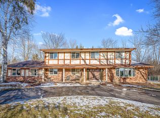 12135 N Maryhill Ct, Mequon, WI 53092