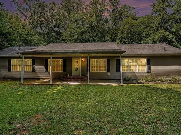 226 Greystone Dr, King, NC 27021