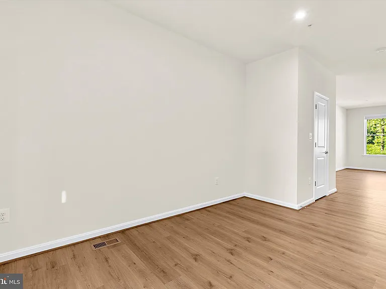 1102 Thomas Trl — Photo 19