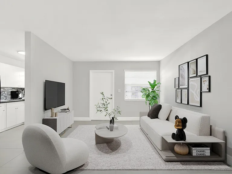 Manor Court Apartments — Photo 3