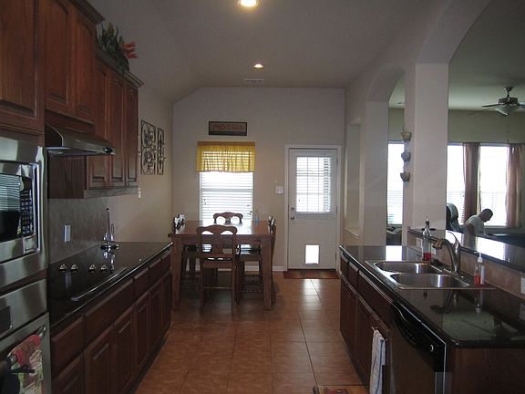 5th image of 219 Hendelson Ln