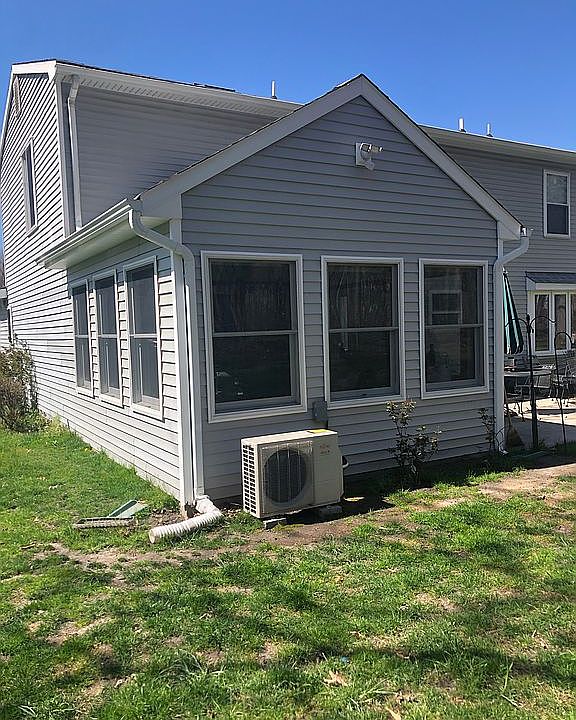 2nd image of 34 Cherry Bend Dr