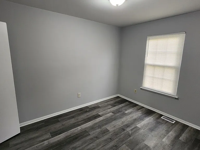 237 Alymer Ct — Photo 18