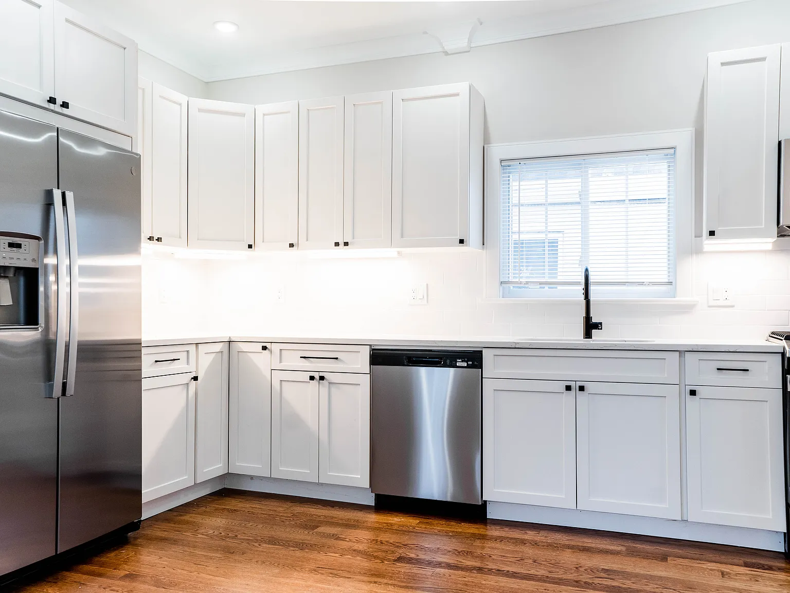 5 bed, 1500 sqft, $5,200 — Photo 2