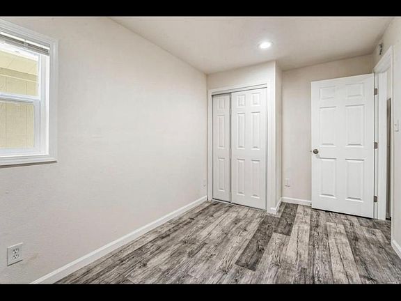 4th image of 1004 Lewis Ave #B