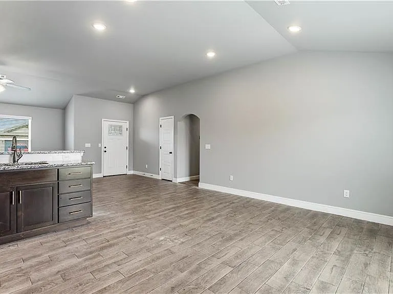 200 Post Oak Ave — Photo 6