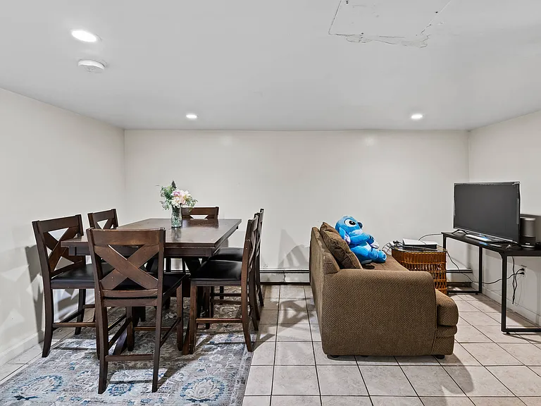 46 Grant St — Photo 2