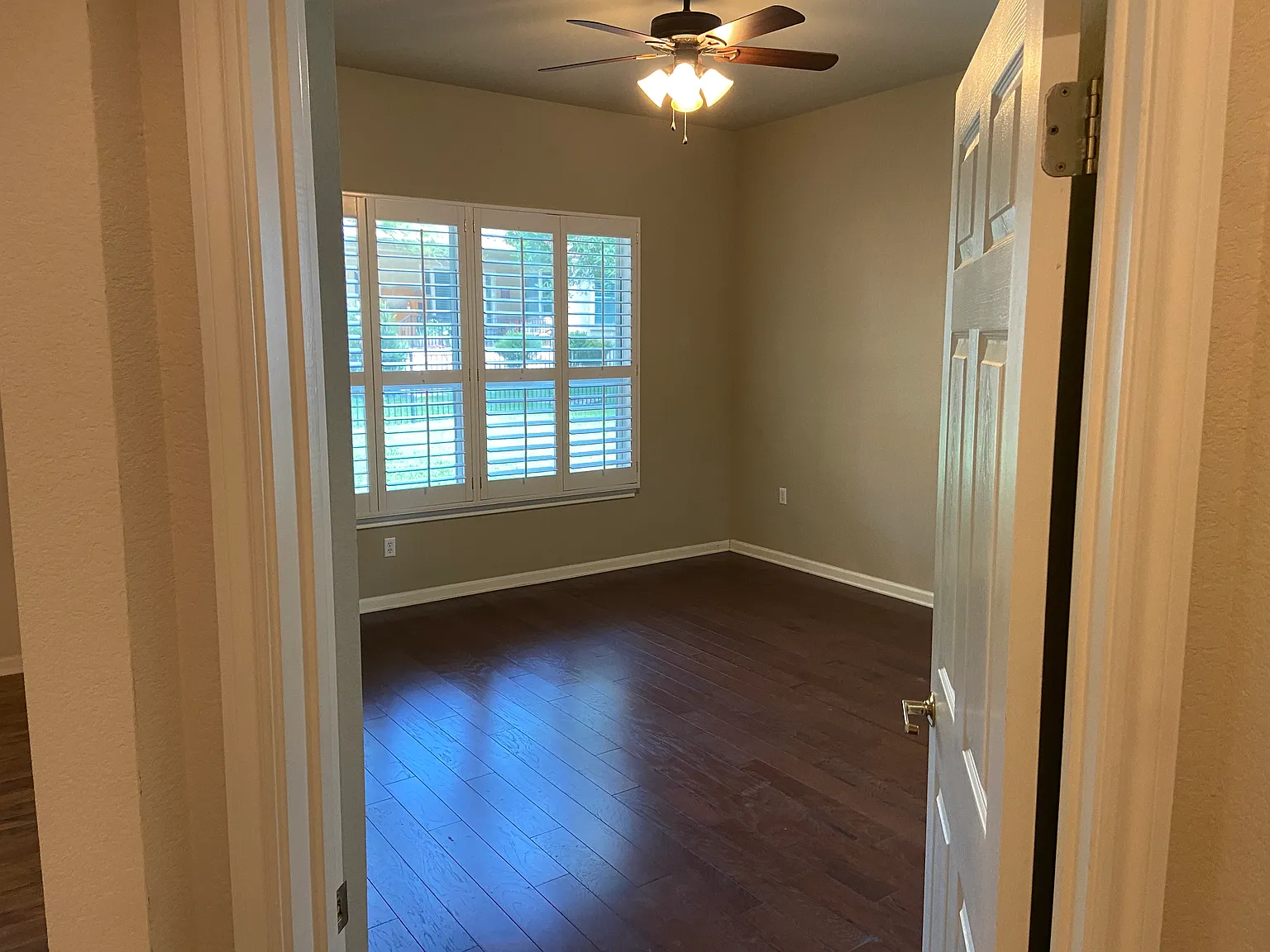 3 bed, 2.5 bath, 2046 sqft, $2,800 — Photo 3