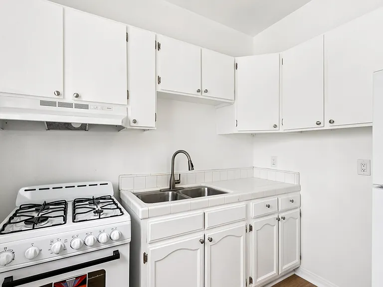 1220 S. Olive St. — Photo 6