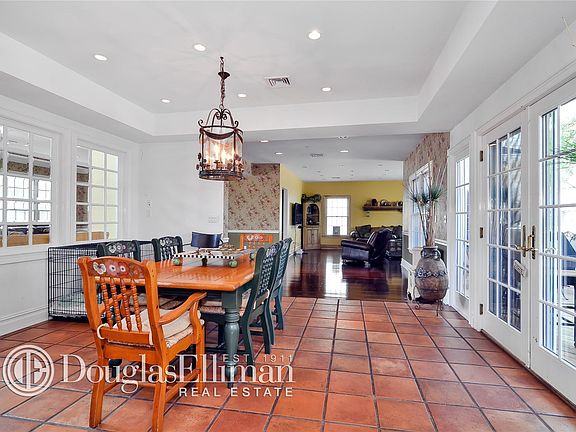 5th image of 22 Wesley Dr