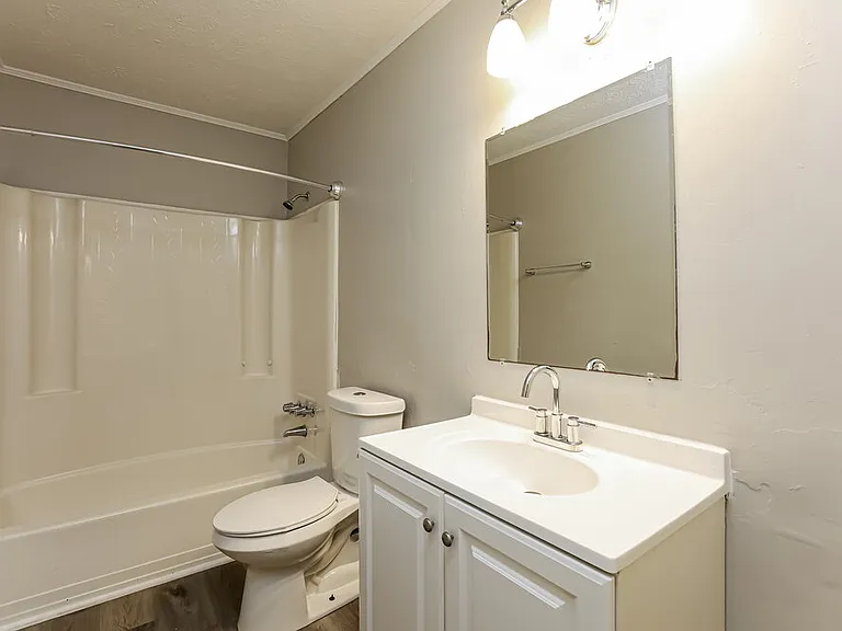 1398 Lakeview Pkwy — Photo 14