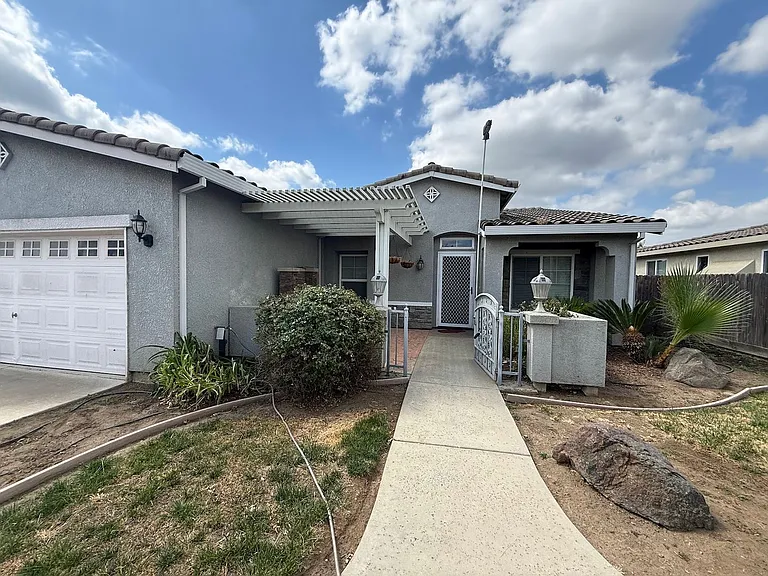 1764 Golden Way — Photo 4